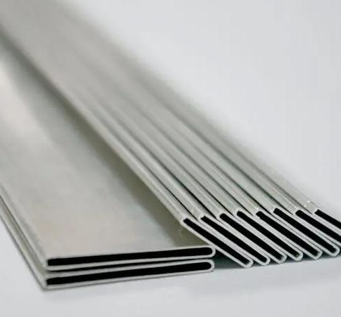 Kakšne so posebne uporabe ploščatih ovalnih aluminijastih cevi v radiatorju?